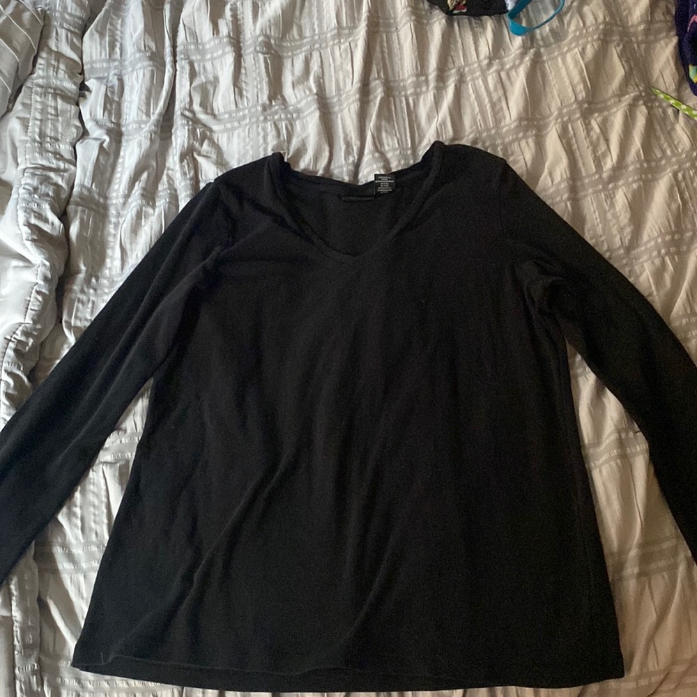 Jones and Co xl large black v-neck